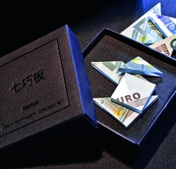 Philipp Valenta, Mit Geld spielt man nicht, Objekt, 2011