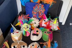 Ferienkurs Pop2Go: Masken machen mit MUAH & Friends