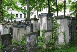Zeichnen und Malen auf dem alten jüdischen Friedhof in der Dresdner Neustadt