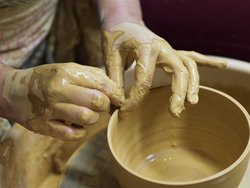 Drehen auf der Töpferscheibe Kurs 2 - Drehen auf der Töpferscheibe Kurs 2