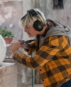 Skulptur/Stein: Finitura - Skulptur/Stein: Finitura - - Karin Reichmuth, Skulptur/Stein: Finitura - Vom inneren Bild zur haptischen Form (Foto: Carmen Franchi)