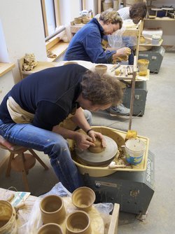 Drehen auf der Töpferscheibe nachmittags 1 - Drehen auf der Töpferscheibe nachmittags 1
