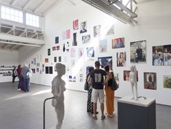 Teilnehmer:innenausstellung Internationale Dresdner Sommerakademie für Bildende Kunst - Teilnehmer:innenausstellung Internationale Dresdner Sommerakademie für Bildende Kunst