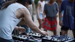 Re_Connection. Körper und Emotionen im politischen Handeln. - Re_Connection. Körper und Emotionen im politischen Handeln.