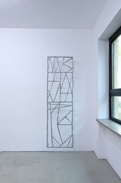 Der Metallguss - Benno Blome, ER IST ICH UND ICH BIN DU. Aluminium, zweiteilig, jeweils 225×65×17 cm, 2022.