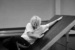 Performance/Tanz: The Art of Touch Performance/Tanz: The Art of Touch - Cindy Hammer, Performance/Tanz: The Art of Touch Bewegung als Resonanzraum (Foto: Amac Garbe).