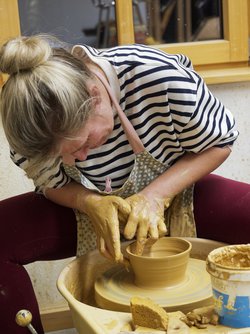 Drehen auf der Töpferscheibe Kurs 1 - Drehen auf der Töpferscheibe Kurs 1