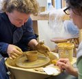 Make ceramic pots on the wheel
