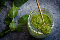 Gartenworkshop: Tees, Pestos und Co aus dem Garten