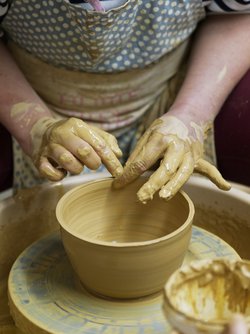 Drehen auf der Töpferscheibe Workshop April 1 - Drehen auf der Töpferscheibe Workshop April 1